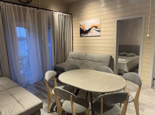 photo_5375379226145525444_y1